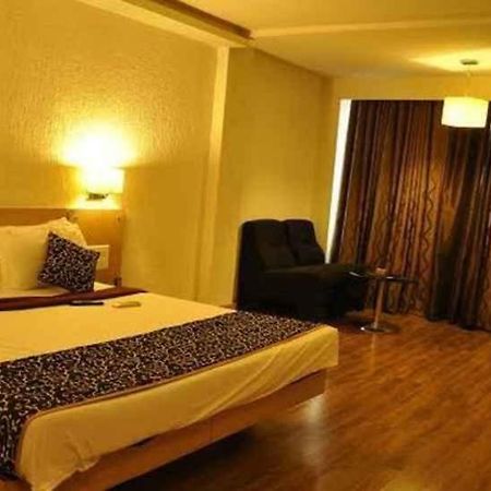 Hotel Manorama Vijayawada Bagian luar foto