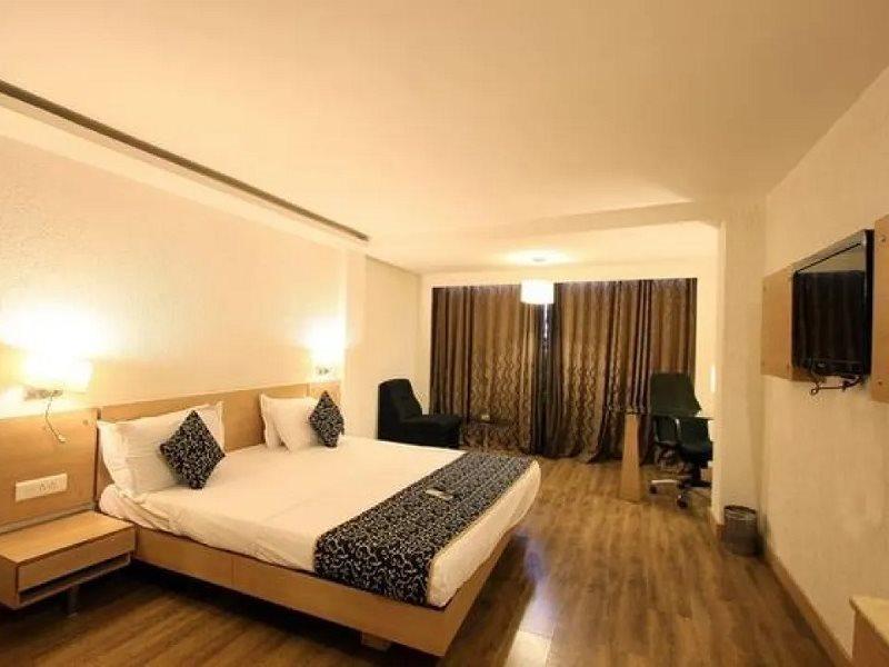 Hotel Manorama Vijayawada Bagian luar foto