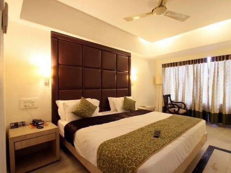 Hotel Manorama Vijayawada Bagian luar foto