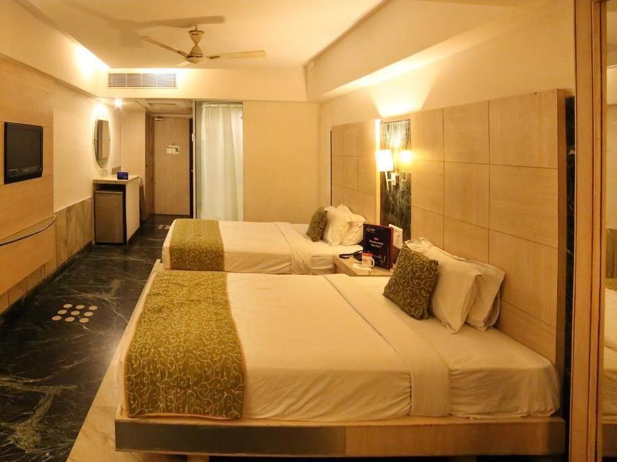 Hotel Manorama Vijayawada Bagian luar foto