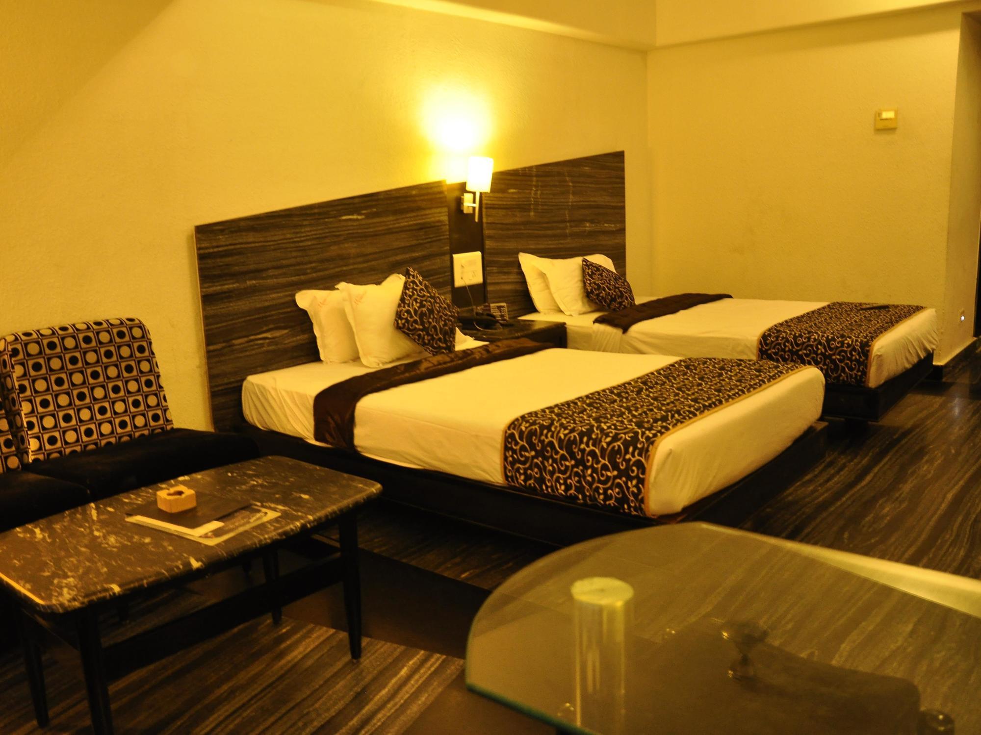 Hotel Manorama Vijayawada Bagian luar foto
