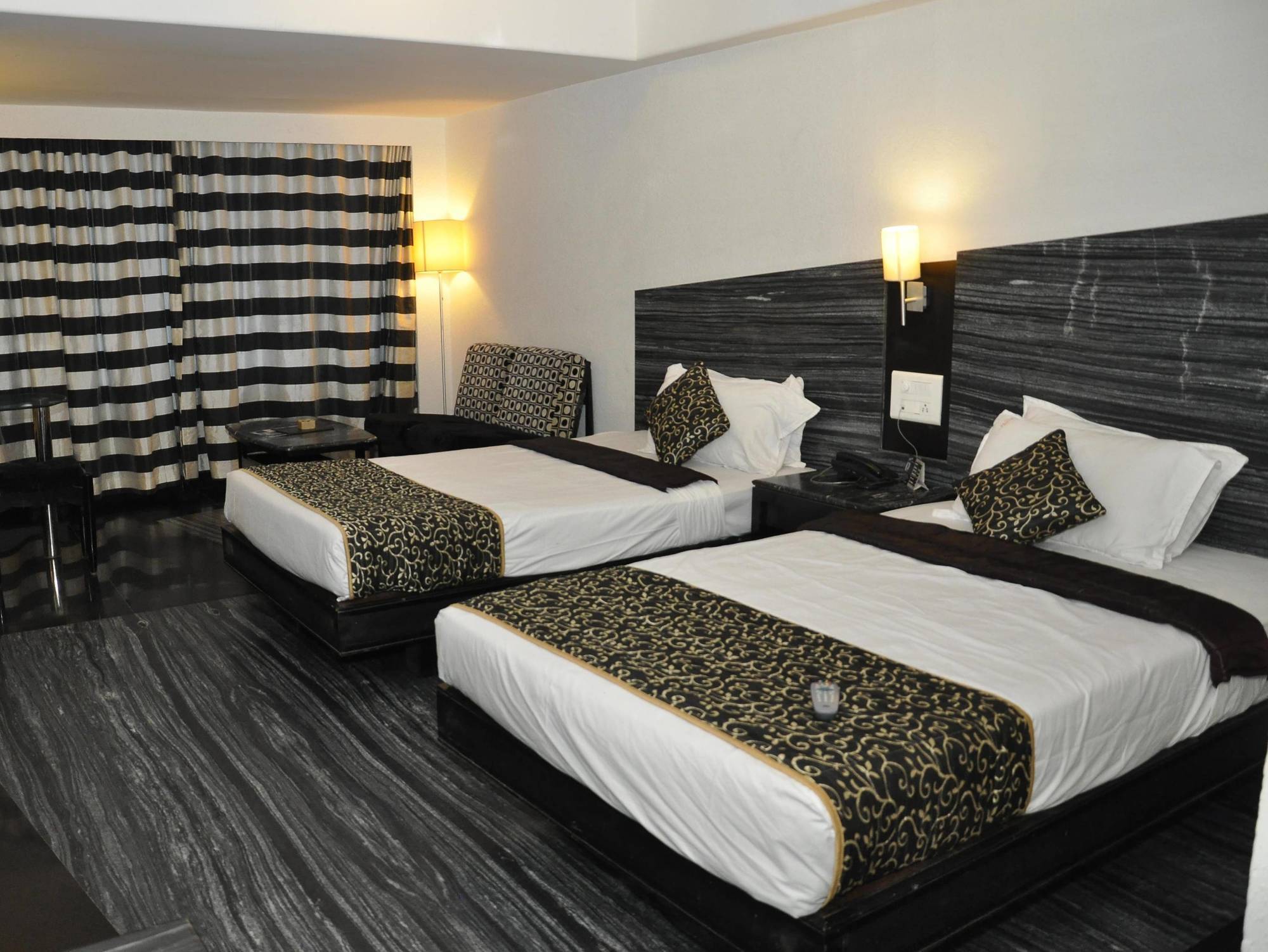 Hotel Manorama Vijayawada Bagian luar foto