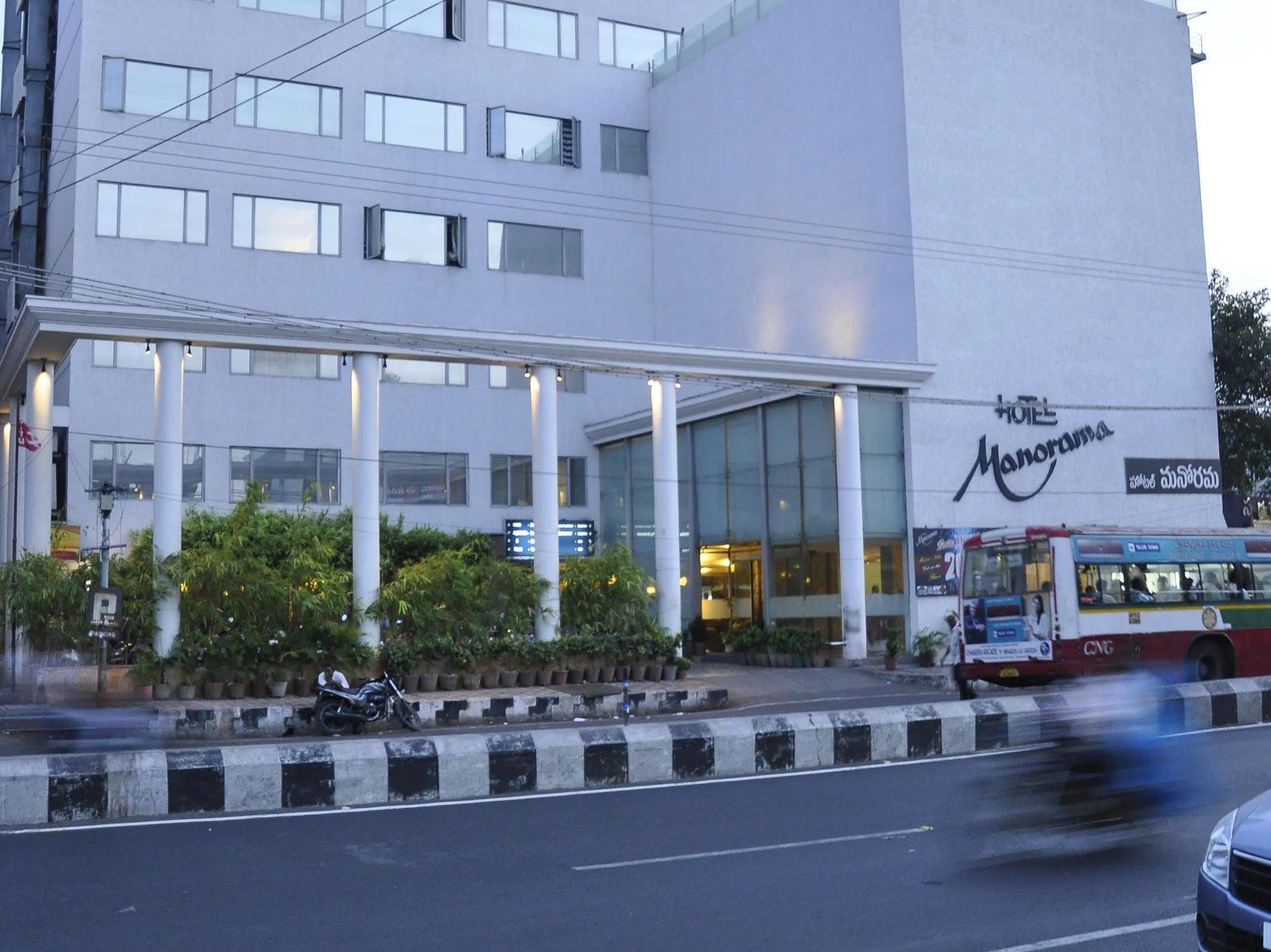 Hotel Manorama Vijayawada Bagian luar foto
