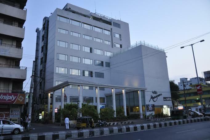 Hotel Manorama Vijayawada Bagian luar foto