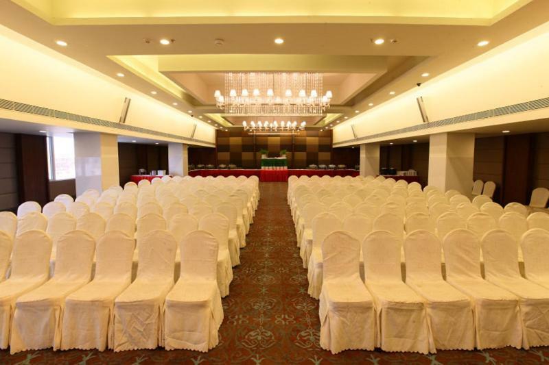 Hotel Manorama Vijayawada Bagian luar foto