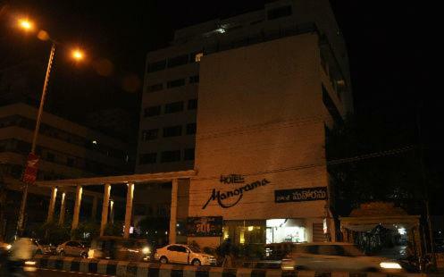 Hotel Manorama Vijayawada Bagian luar foto